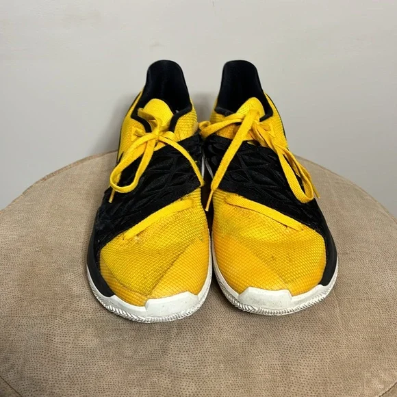 Nike Kyrie 1 Low Amarillo AO8979-700